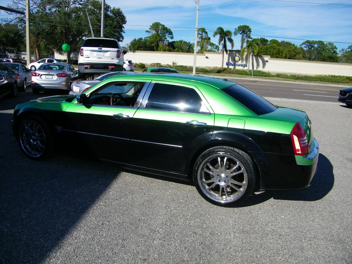 2006 Black /Black Chrysler 300 C (2C3KA63H46H) with an 5.7L V8 HEMI engine, Automatic transmission, located at 4000 Bee Ridge Road, Sarasota, FL, 34233, (941) 926-0300, 27.298664, -82.489151 - Photo#3